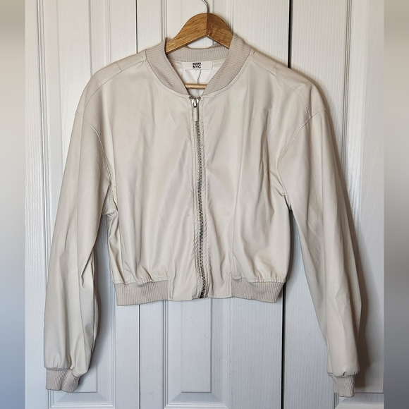 NYC Jackets & Blazers - Madden NYC Creamy White Cropped Bomber Zip-Up Jacket - Size Large